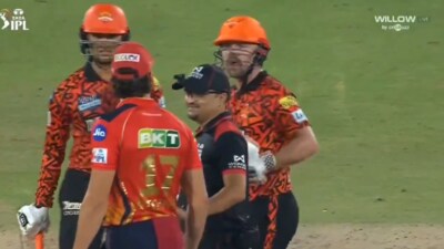 Travis Head argues with Marcus Stoinis Travis Head argues with Marcus Stoinis