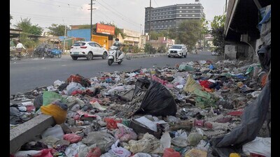 The traders’ association has urged the MC authorities to visit the site and take immediate action to redress the situation. (Manish/HT) The traders’ association has urged the MC authorities to visit the site and take immediate action to redress the situation. (Manish/HT)