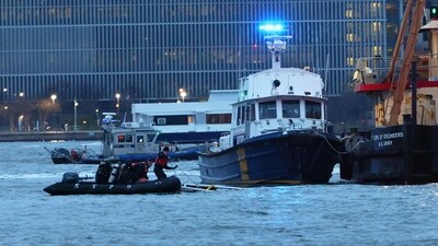 Crews work to remove a crashed helicopter from the Hudson River on April 10, 2025 in Jersey City, New Jersey (Photo by Michael M. Santiago / GETTY IMAGES NORTH AMERICA / Getty Images via AFP) (Getty Images via AFP) Crews work to remove a crashed helicopter from the Hudson River on April 10, 2025 in Jersey City, New Jersey (Photo by Michael M. Santiago / GETTY IMAGES NORTH AMERICA / Getty Images via AFP) (Getty Images via AFP)