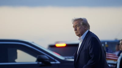 U.S. President Donald Trump looks on while walking to his vehicle upon arrival at Palm Beach International Airport, West Palm Beach, Florida, U.S., April 11, 2025. REUTERS/Nathan Howard (REUTERS)