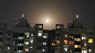 Full moon seen in the sky in Uttar Pradesh's Noida on April 12. (HT photo) Full moon seen in the sky in Uttar Pradesh's Noida on April 12. (HT photo)