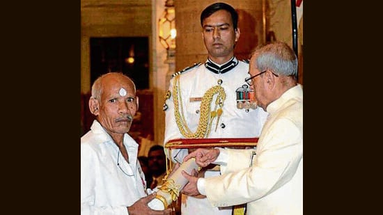 Daripalli Ramaiah received the Padma Shri award in 2017 for his invaluable contribution to extending tree cover. (HT Photo)