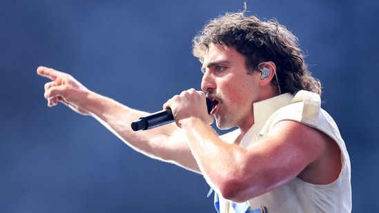 US singer songwriter Benson Boone thrilled the crowd with his stunning performance during the 2025 Coachella Valley Music and Arts Festival at Empire Polo Club on April 11, 2025 in Indio, California. (Photo by VALERIE MACON / AFP) / RESTRICTED TO EDITORIAL USE(AFP)