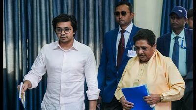 BSP chief Mayawati with her nephew Akash Anand (File) BSP chief Mayawati with her nephew Akash Anand (File)