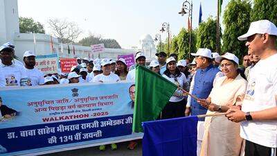 CM Rekha Gupta flagging-off the walkathon on Sunday. (HT Photo) CM Rekha Gupta flagging-off the walkathon on Sunday. (HT Photo)