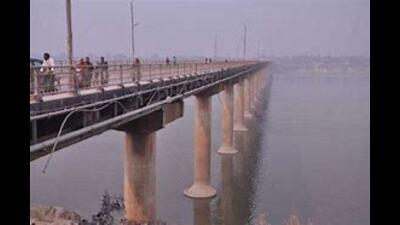 The 58-year-old Shastri Bridge over the Ganga (File)
