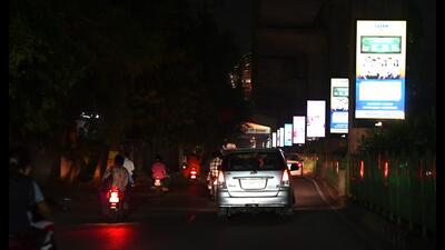 There were no street lights on IT College Road in Lucknow on Saturday (Mushtaq Ali) There were no street lights on IT College Road in Lucknow on Saturday (Mushtaq Ali)