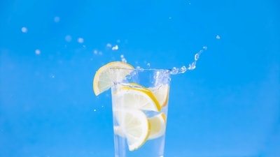 Drinking lemon water in the morning on an empty stomach can boost health. (Unsplash) Drinking lemon water in the morning on an empty stomach can boost health. (Unsplash)