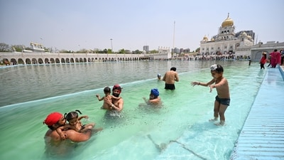 Devotees of all age groups take holy dips in the sacred sarovars in the Bangla Sahib. (HT/Sanchit Khanna) Devotees of all age groups take holy dips in the sacred sarovars in the Bangla Sahib. (HT/Sanchit Khanna)