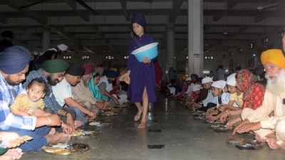 Langars are held in Gurdwara. Free hearty vegetarian meals are served. (HT/@Gurpreet Singh) Langars are held in Gurdwara. Free hearty vegetarian meals are served. (HT/@Gurpreet Singh)