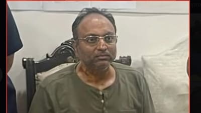 Rekha Gupta’s husband Manish Gupta is a Delhi-based businessman. (X/@AtishiAAP) Rekha Gupta’s husband Manish Gupta is a Delhi-based businessman. (X/@AtishiAAP)