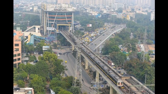 The original tender for the 5.46 km underground stretch, floated four months ago, did not include the stations at Bibwewadi and Balajinagar, sparking opposition from local residents. (HT PHOTO)