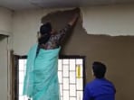 Delhi University's Laxmibai College principal seen applying cow dung on classroom walls in a bid to tackle heat. (Screengrab) Delhi University's Laxmibai College principal seen applying cow dung on classroom walls in a bid to tackle heat. (Screengrab)