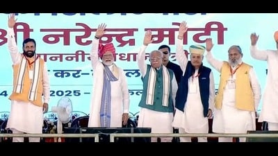 PM Narendra Modi, with Union minister Manohar Lal Khattar and others during a rally in Kail village of Yamunanagar district in Haryana on Monday. (HT photo)