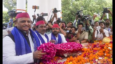 Samajwadi Party president Akhilesh Yadav pays tribute to BR Ambedkar on his birth anniversary, in Lucknow, Monday. (PTI Photo) Samajwadi Party president Akhilesh Yadav pays tribute to BR Ambedkar on his birth anniversary, in Lucknow, Monday. (PTI Photo)