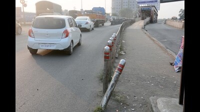 The former MLA Sunil Tingre said it was a pending demand from the citizens to remove it as it was creating traffic chaos. (HT)