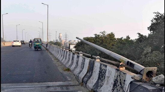 A damaged light pole on Southern Bypass Road in Ludhiana. (HT Photo)