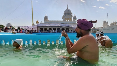 Devotees take holy dip in sarovar at Takht Shri Damdama Sahib in Talwandi Sabo, Bathinda, on the occasion of Baisakhi festival, Punjab. (PTI) Devotees take holy dip in sarovar at Takht Shri Damdama Sahib in Talwandi Sabo, Bathinda, on the occasion of Baisakhi festival, Punjab. (PTI)