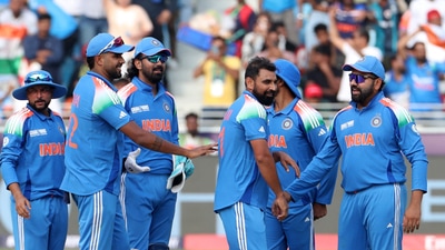 Indian cricketers celebrate (REUTERS)