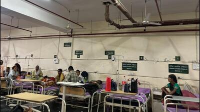 Fans are not functional in one of the wards at the Sector 10 Civil Hospital in Gurugram. (HT Photo) Fans are not functional in one of the wards at the Sector 10 Civil Hospital in Gurugram. (HT Photo)