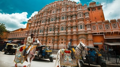 2. Jaipur (Approx. 5 hrs drive): Also known as the Pink City, Jaipur is also famous for its fabrics, handicrafts and traditional Rajasthani jewellery. If you’re in the mood for royal architecture and mouth-watering food, plan a trip to this beautiful city near Delhi for a culturally rich mini-break and explore Hawa Mahal, Amber Fort, shop in Johari Bazaar or unwind in a heritage haveli. (Unsplash) 2. Jaipur (Approx. 5 hrs drive): Also known as the Pink City, Jaipur is also famous for its fabrics, handicrafts and traditional Rajasthani jewellery. If you’re in the mood for royal architecture and mouth-watering food, plan a trip to this beautiful city near Delhi for a culturally rich mini-break and explore Hawa Mahal, Amber Fort, shop in Johari Bazaar or unwind in a heritage haveli. (Unsplash)