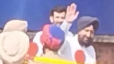 Punjab leader of opposition (LoP) and Congress MLA Partap Singh Bajwa walks into the Mohali cyber crime cell, where he reached around 2.30 pm on Tuesday following summons. (HT Photo)