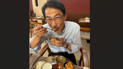 Japan’s envoy to India, Keiichi Ono, savoured Bihar’s litti-chokha. (X/@JapanAmbIndia) Japan’s envoy to India, Keiichi Ono, savoured Bihar’s litti-chokha. (X/@JapanAmbIndia)