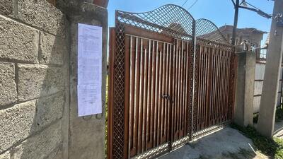 The proclamation notice pasted outside Hizb-ul-Mujahideen supremo Mohammed Yousuf Shah alias Syed Salahuddin’s house in Budgam’s Bonpora Soibugh. (HT Photo)