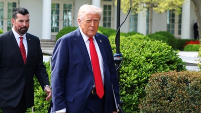 Donald Trump signed four orders on April 8, 2025; none addressed minimum wage, which has remained at $7.25 since 2009. Misleading videos circulated online about the fabricated wage increase. REUTERS/Evelyn Hockstein (REUTERS)