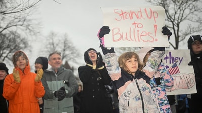 Demonstrators rally on Cambridge Common in a protest organized by the City of Cambridge calling on Harvard leadership to resist interference at the university by the federal government in Cambridge, Massachusetts, U.S. April 12, 2025.   REUTERS/Nicholas Pfosi (REUTERS)