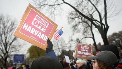 Demonstrators rally on Cambridge Common in a protest organized by the City of Cambridge calling on Harvard leadership to resist interference at the university by the federal government in Cambridge, Massachusetts, April 12. (REUTERS)
