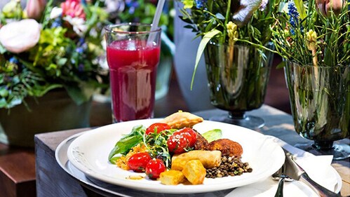Hiltl, the world’s first vegetarian restaurant, offers a diverse buffet of over 100 plant-based delicacies in the heart of Zurich.