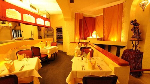 A model of the Taj Mahal adds cultural charm at Restaurant Vulkan.