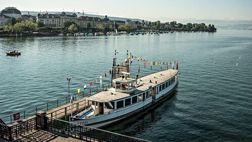 Lake Zurich is a serene escape for boat cruises, lakeside picnics, and waterfront strolls with stunning alpine views.
