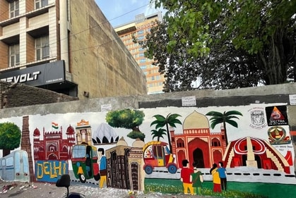 The Fine Arts Society of Daulat Ram College has painted murals showing the Capital's iconic monuments.