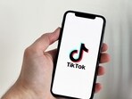 Tiktok deleted the user's account on Tuesday and the content is now inaccessible, a representative of the social network told AFP. Tiktok deleted the user's account on Tuesday and the content is now inaccessible, a representative of the social network told AFP.