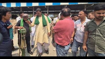 Bhartiya Kisan Union (BKU)’s Tikait faction’s team reviewing the arrangements for wheat procurement at Karnal Mandi on Wednesday. (HT Photo)