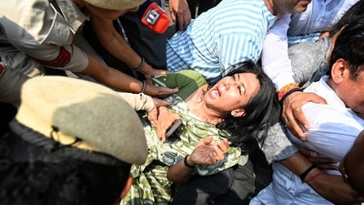 Congress supporters protests against ED after it filed Chargesheet against Congress leaders, Sonia Gandhi and Rahul Gandhi at AICC in New Delhi. (Hindustan Times) Congress supporters protests against ED after it filed Chargesheet against Congress leaders, Sonia Gandhi and Rahul Gandhi at AICC in New Delhi. (Hindustan Times)