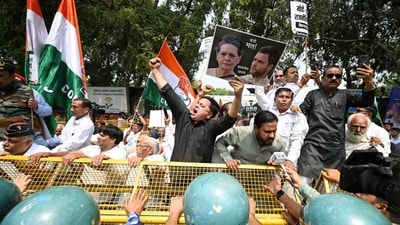 Demonstrators raised slogans against the BJP government and the ED’s actions, demanding an end to what they called politically motivated targeting of opposition leaders. (Hindustan Times ) Demonstrators raised slogans against the BJP government and the ED’s actions, demanding an end to what they called politically motivated targeting of opposition leaders. (Hindustan Times )