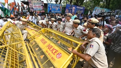 The Congress workers have been detained in Lucknow and Bengaluru by the police of the respective states. (Hindustan Times) The Congress workers have been detained in Lucknow and Bengaluru by the police of the respective states. (Hindustan Times)