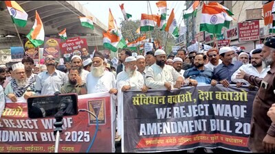 Members of Muslim organisations during a protest against Waqf Amendment Bill in Ludhiana on Wednesday. (HT Photo) Members of Muslim organisations during a protest against Waqf Amendment Bill in Ludhiana on Wednesday. (HT Photo)