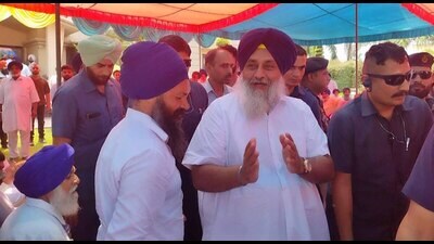 SAD president Sukhbir Singh Badal meeting party workers in Samrala on Wednesday. (HT Photo)