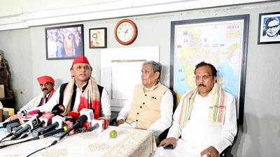 Samajwadi Party chief Akhilesh Yadav speaking to the media in Bhubaneswar on Wednesday. Former Union minister Srikant Jena is also seen. (SOURCED ) Samajwadi Party chief Akhilesh Yadav speaking to the media in Bhubaneswar on Wednesday. Former Union minister Srikant Jena is also seen. (SOURCED )