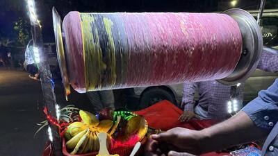 This is actually milk-soaked crushed ice, thickly crusted around a mechanical roller, and flavoured with colourful fruit pulp. (HT) This is actually milk-soaked crushed ice, thickly crusted around a mechanical roller, and flavoured with colourful fruit pulp. (HT)