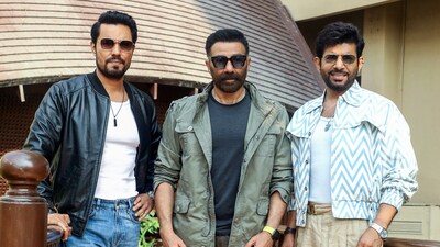 Jaat box office collection day 6: Bollywood actors Sunny Deol, Vineet Kumar Singh and Randeep Hooda pose for a photo. (Sunil Khandare) Jaat box office collection day 6: Bollywood actors Sunny Deol, Vineet Kumar Singh and Randeep Hooda pose for a photo. (Sunil Khandare)