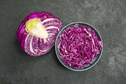 Purple cabbage, being rich in fibre, also helps to facilitate weight loss. Fibre can soak up water in the intestine, slowing the absorption of nutrients and increasing feelings of fullness. (Freepik) Purple cabbage, being rich in fibre, also helps to facilitate weight loss. Fibre can soak up water in the intestine, slowing the absorption of nutrients and increasing feelings of fullness. (Freepik)