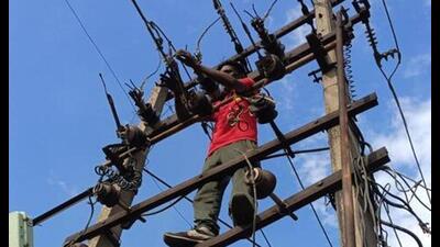 Facing an acute staff shortage and surging electricity demand due to rising temperatures, Punjab State Power Corporation Limited (PSPCL) has issued an urgent directive to redeploy technical employees currently assigned to administrative roles back to field duties. Facing an acute staff shortage and surging electricity demand due to rising temperatures, Punjab State Power Corporation Limited (PSPCL) has issued an urgent directive to redeploy technical employees currently assigned to administrative roles back to field duties.