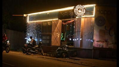 Shops running at Gautam Buddha Park 1 on Kanpur Road scheme of LDA in Lucknow. (Mushtaq Ali/HT Photo) Shops running at Gautam Buddha Park 1 on Kanpur Road scheme of LDA in Lucknow. (Mushtaq Ali/HT Photo)