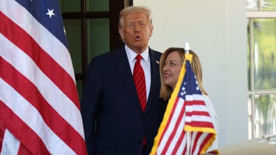 U.S. President Donald Trump greets Italian Prime Minister Giorgia Meloni upon her arrival at the White House in Washington, D.C., U.S., April 17, 2025. REUTERS/Kevin Lamarque (REUTERS)