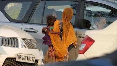 While waiting at the traffic lights, I was in for a surprise when a beggar refused to accept the biscuits I offered and said: “If you don’t have low denomination (currency) notes, here’s my QR code.” (HT File/Representational image) While waiting at the traffic lights, I was in for a surprise when a beggar refused to accept the biscuits I offered and said: “If you don’t have low denomination (currency) notes, here’s my QR code.” (HT File/Representational image)